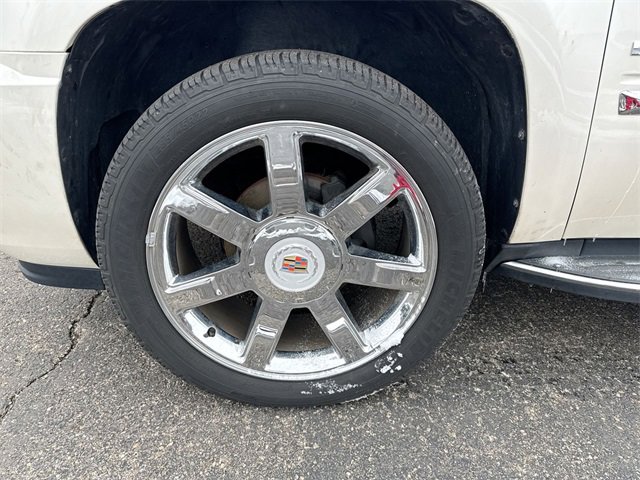 Used 2013 Cadillac Escalade Luxury image 4