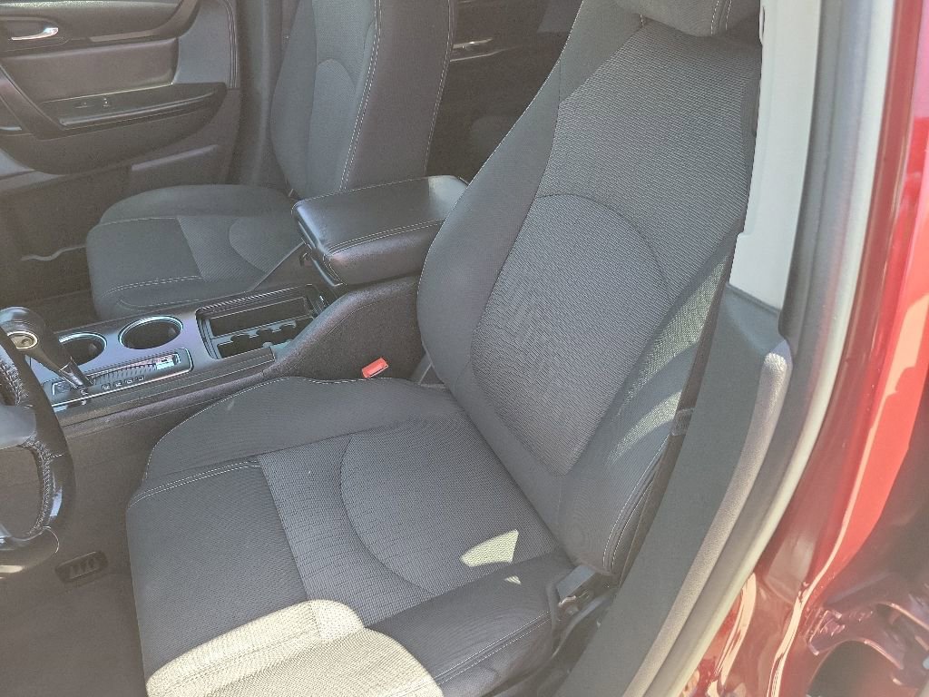 Used 2017 Chevrolet Traverse LT w/ Style and Technology Package FWD image 18