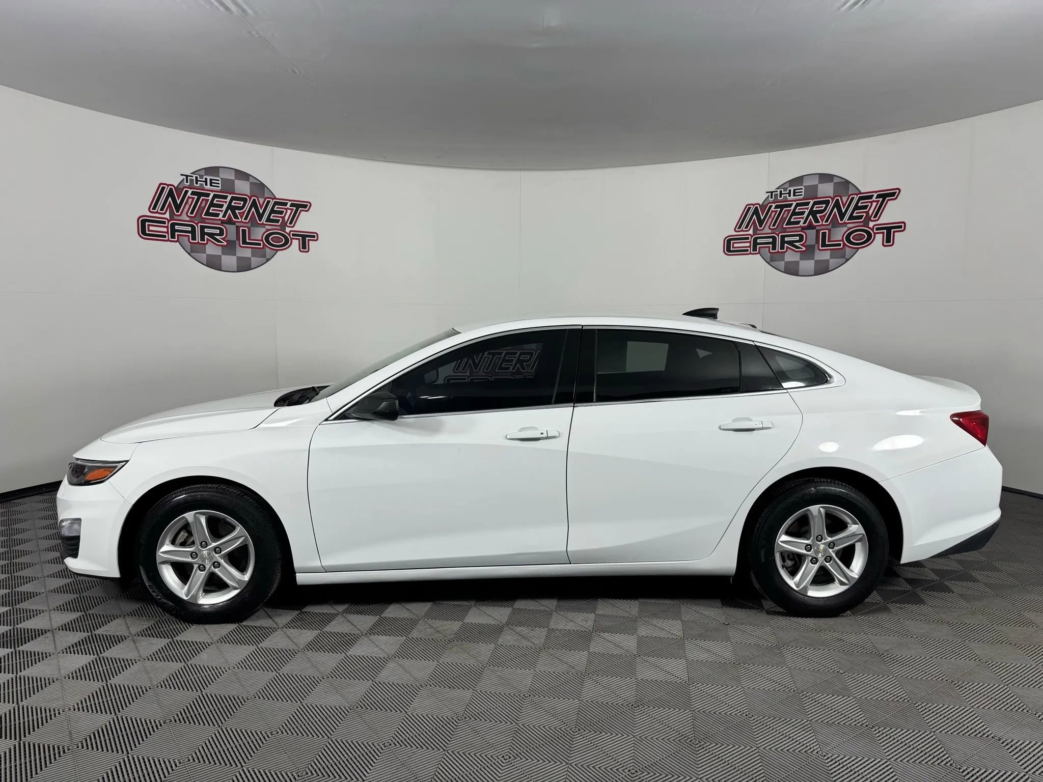 Used 2023 Chevrolet Malibu LS image 4