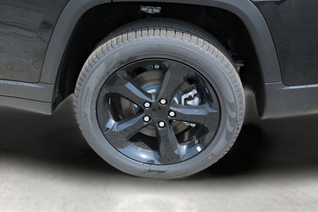 Used 2026 Jeep Grand Cherokee L Limited w/ Limited Altitude Package AWD/4WD image 2