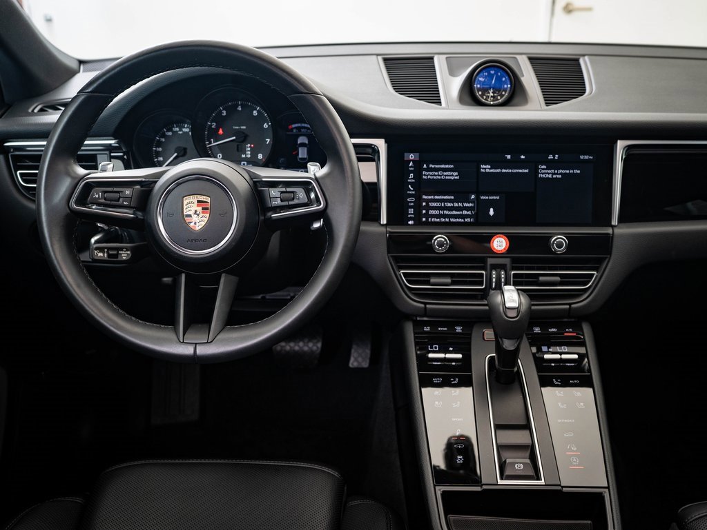Certified 2024 Porsche Macan image 6