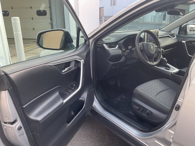 Used 2024 Toyota RAV4 XLE AWD/4WD image 8