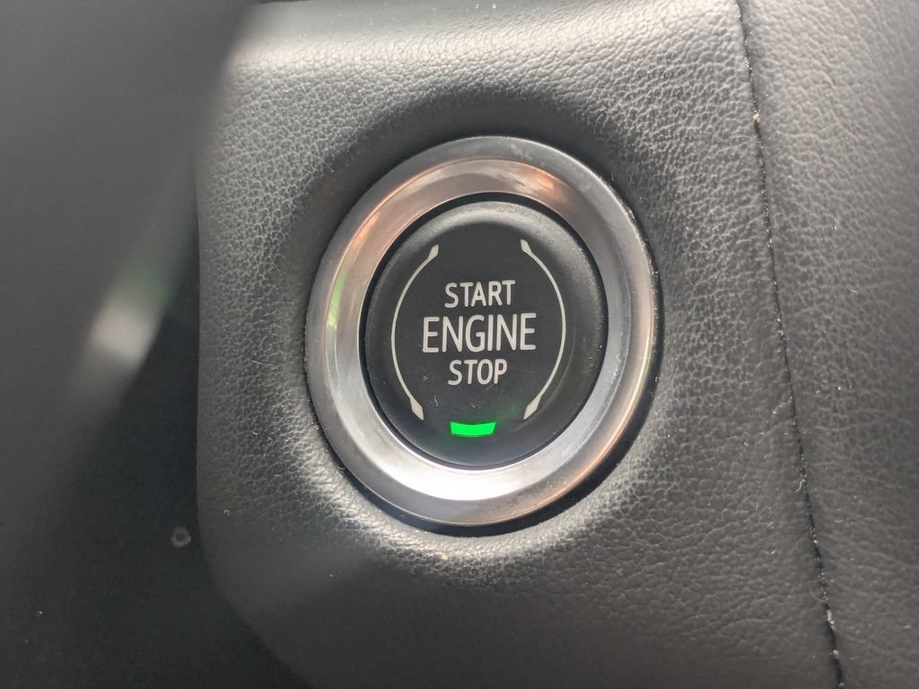 Used 2022 GMC Yukon XL SLE w/ Gmc Pro Safety Plus Package RWD image 14