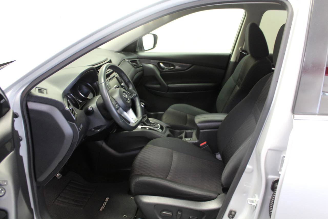 Used 2018 Nissan Rogue SV image 17