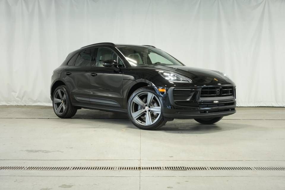 Certified 2026 Porsche Macan AWD/4WD image 9