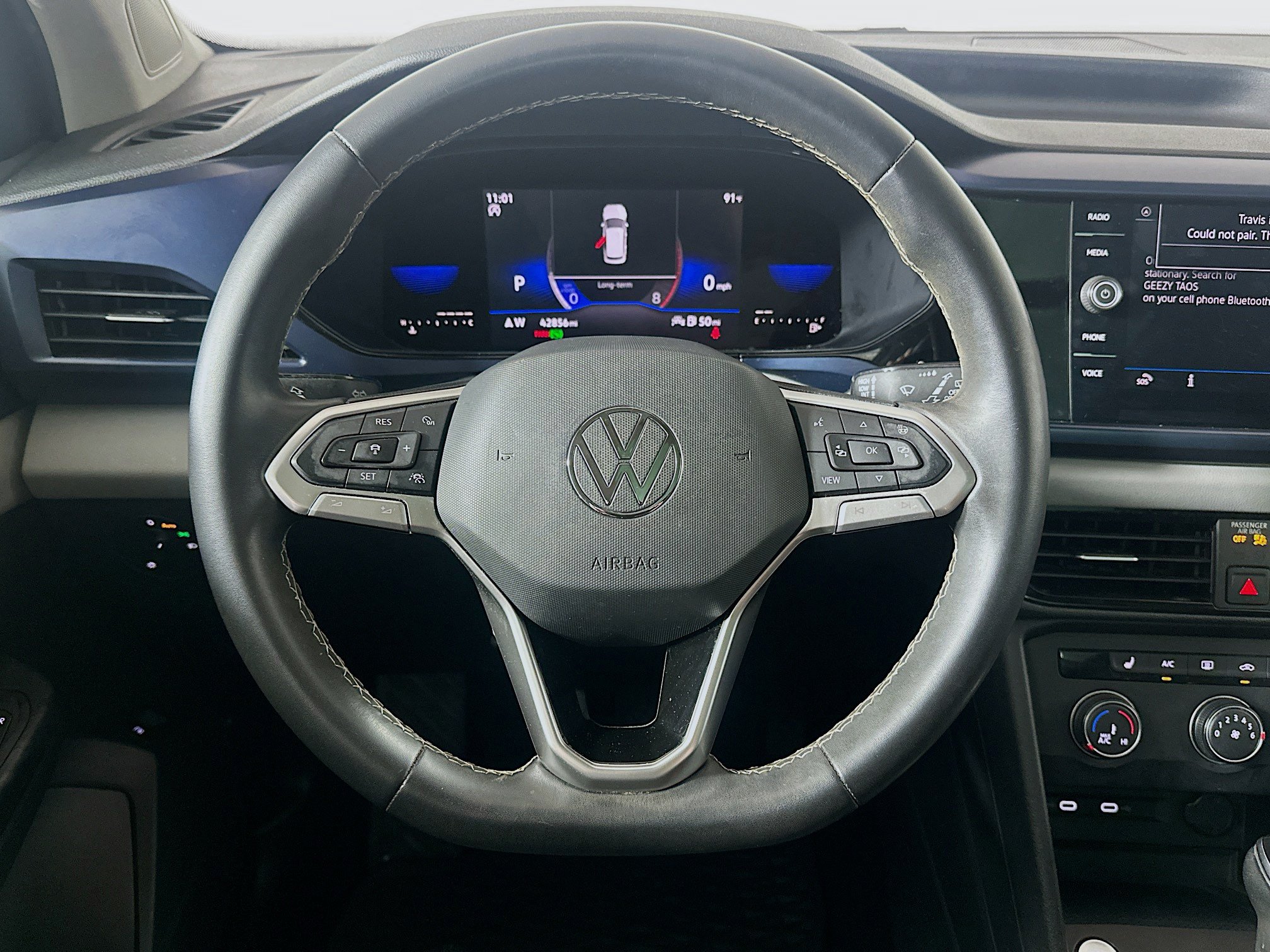 Used 2022 Volkswagen Taos SE w/ Panoramic Sunroof Package FWD image 18
