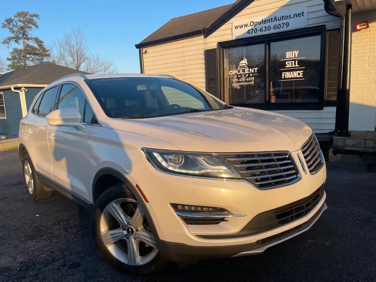 Used 2017 Lincoln MKC Premiere FWD image 1
