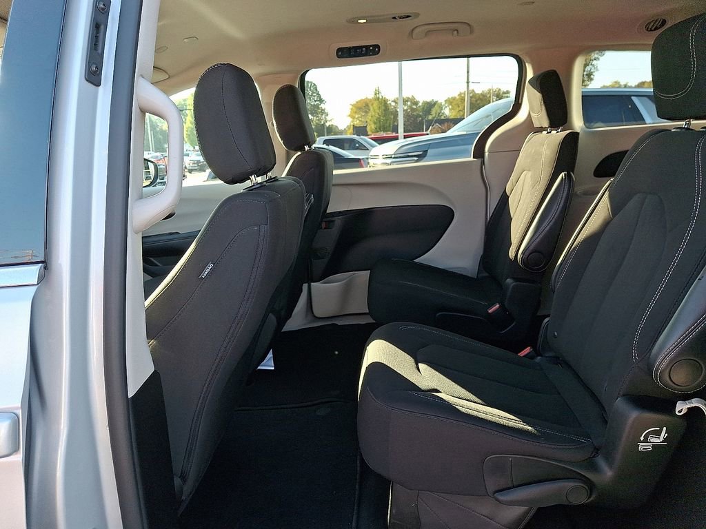 Used 2024 Chrysler Voyager LX image 12
