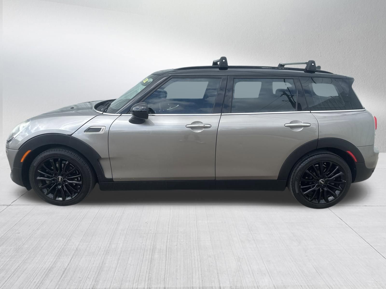 Used 2016 MINI Cooper Clubman FWD image 4