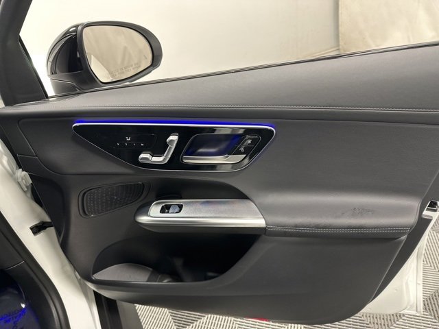 Used 2025 Mercedes-Benz GLC 300 4MATIC image 30