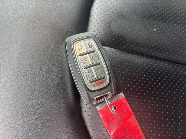 Used 2023 Chrysler Pacifica Touring-L FWD image 47