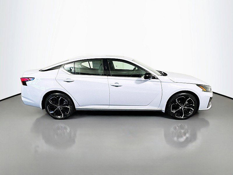 New 2025 Nissan Altima 2.5 SR w/ SR Premium Package image 8