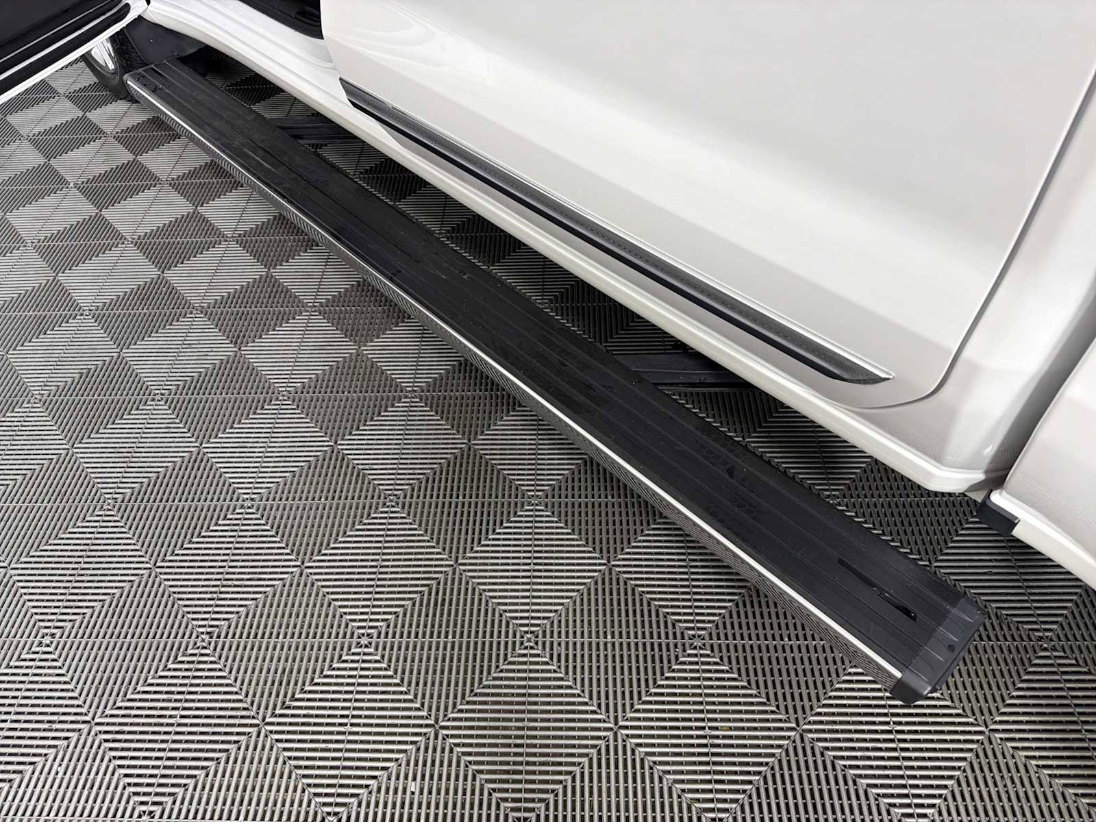 Used 2023 Chevrolet Silverado 1500 High Country w/ High Country Premium Package image 7