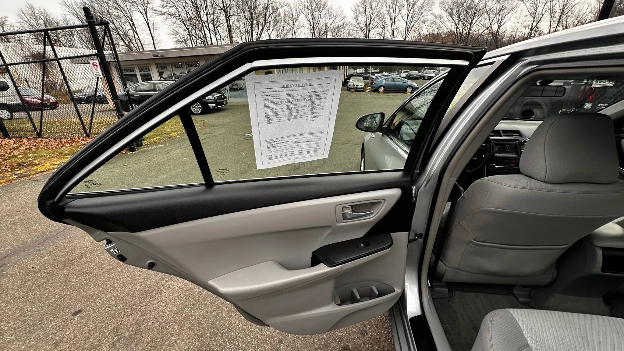 Used 2015 Toyota Camry LE image 22