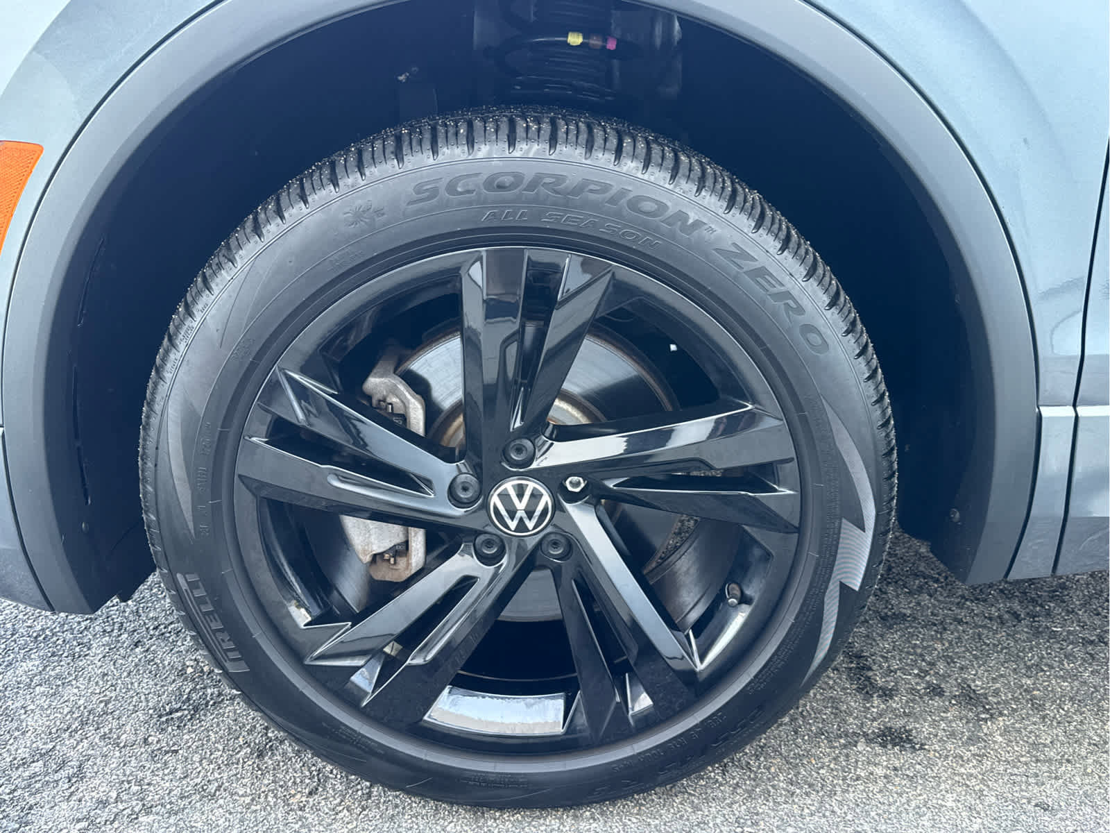 Used 2024 Volkswagen Tiguan SE R-Line image 8