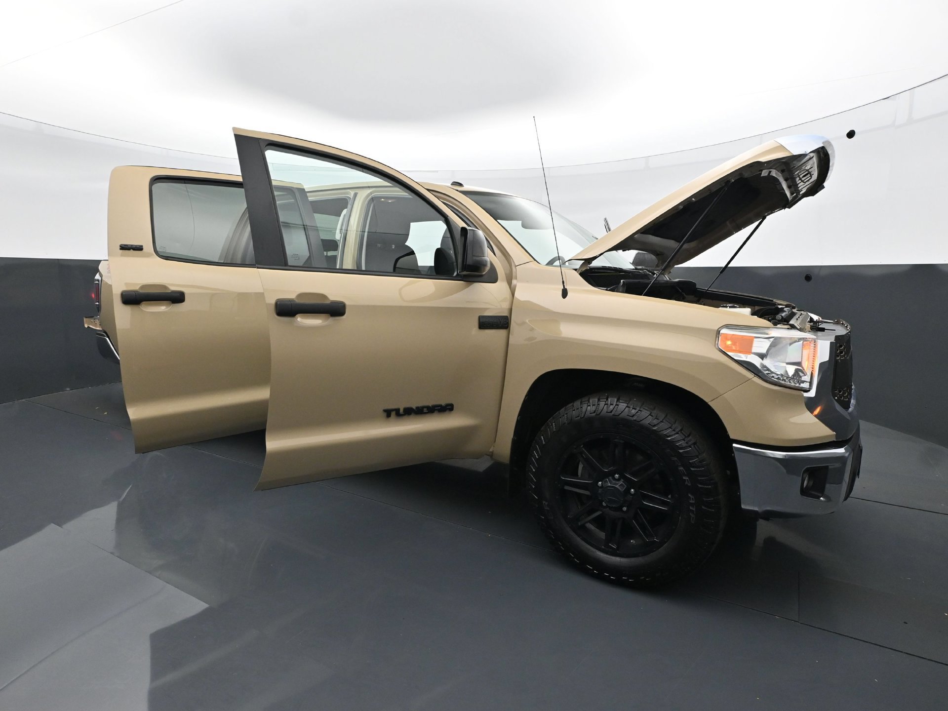 Used 2017 Toyota Tundra SR5 w/ SR5 Upgrade Package RWD image 37