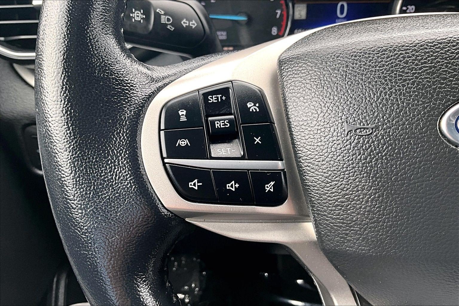 Used 2022 Ford Explorer XLT w/ Equipment Group 202A AWD/4WD image 16