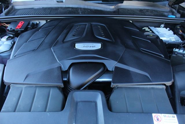 Certified 2023 Porsche Cayenne Platinum Edition image 16