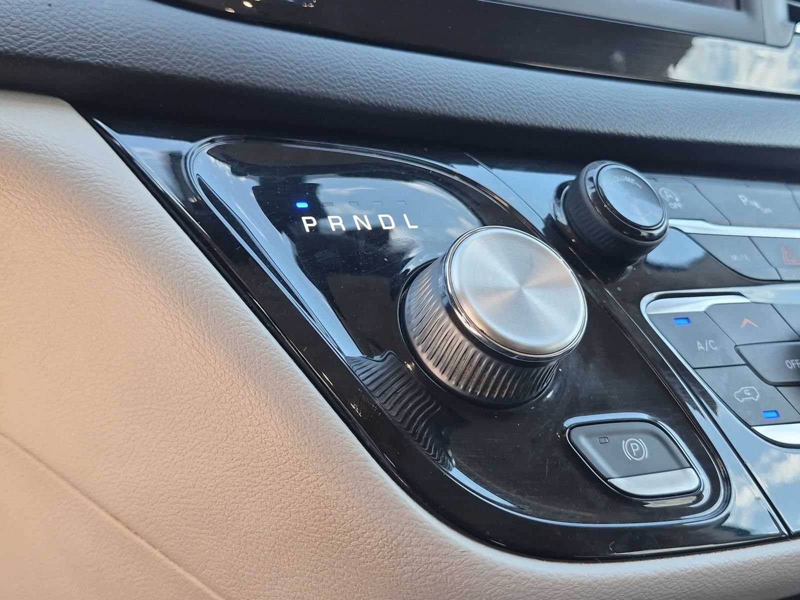 Used 2019 Chrysler Pacifica Touring-L FWD image 31