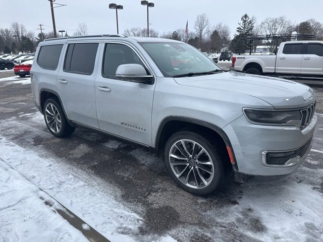 Used 2022 Jeep Wagoneer Series III w/ Premium Group I image 2