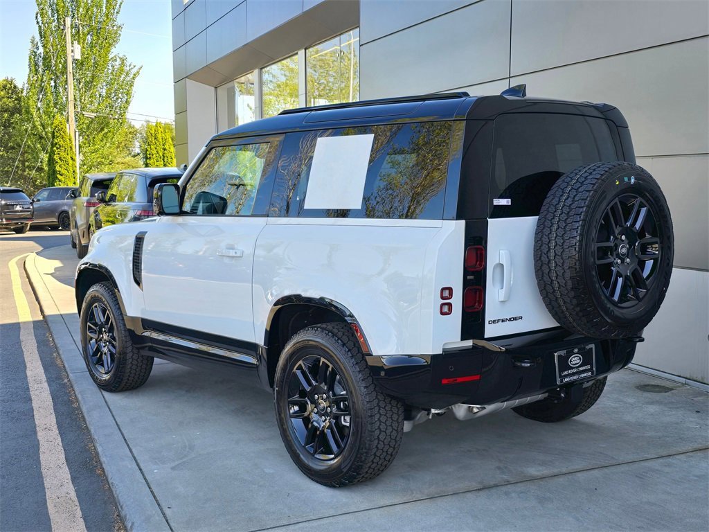 New 2025 Land Rover Defender 90 X-Dynamic SE image 5