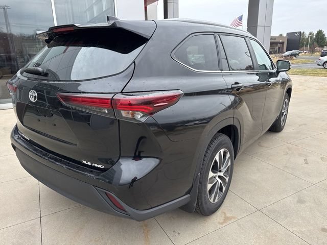 Used 2025 Toyota Highlander XLE AWD/4WD image 8