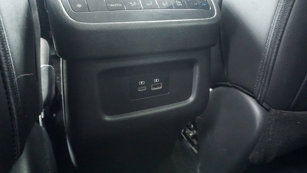 Used 2023 Nissan Pathfinder SL image 30