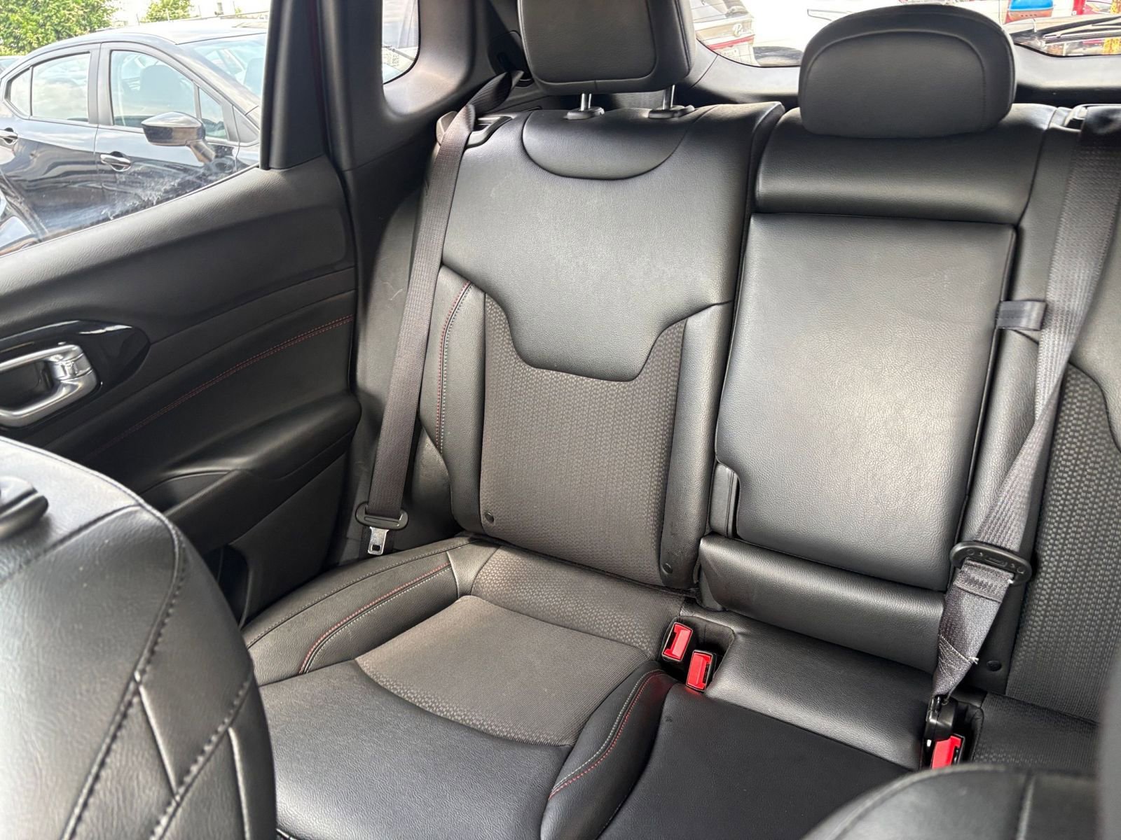 Used 2025 Jeep Compass Trailhawk AWD/4WD image 37