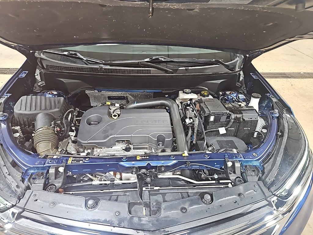 Used 2023 Chevrolet Equinox LT image 2