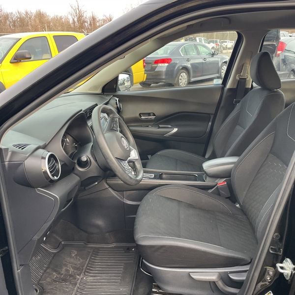 Used 2023 Nissan Kicks SV image 10