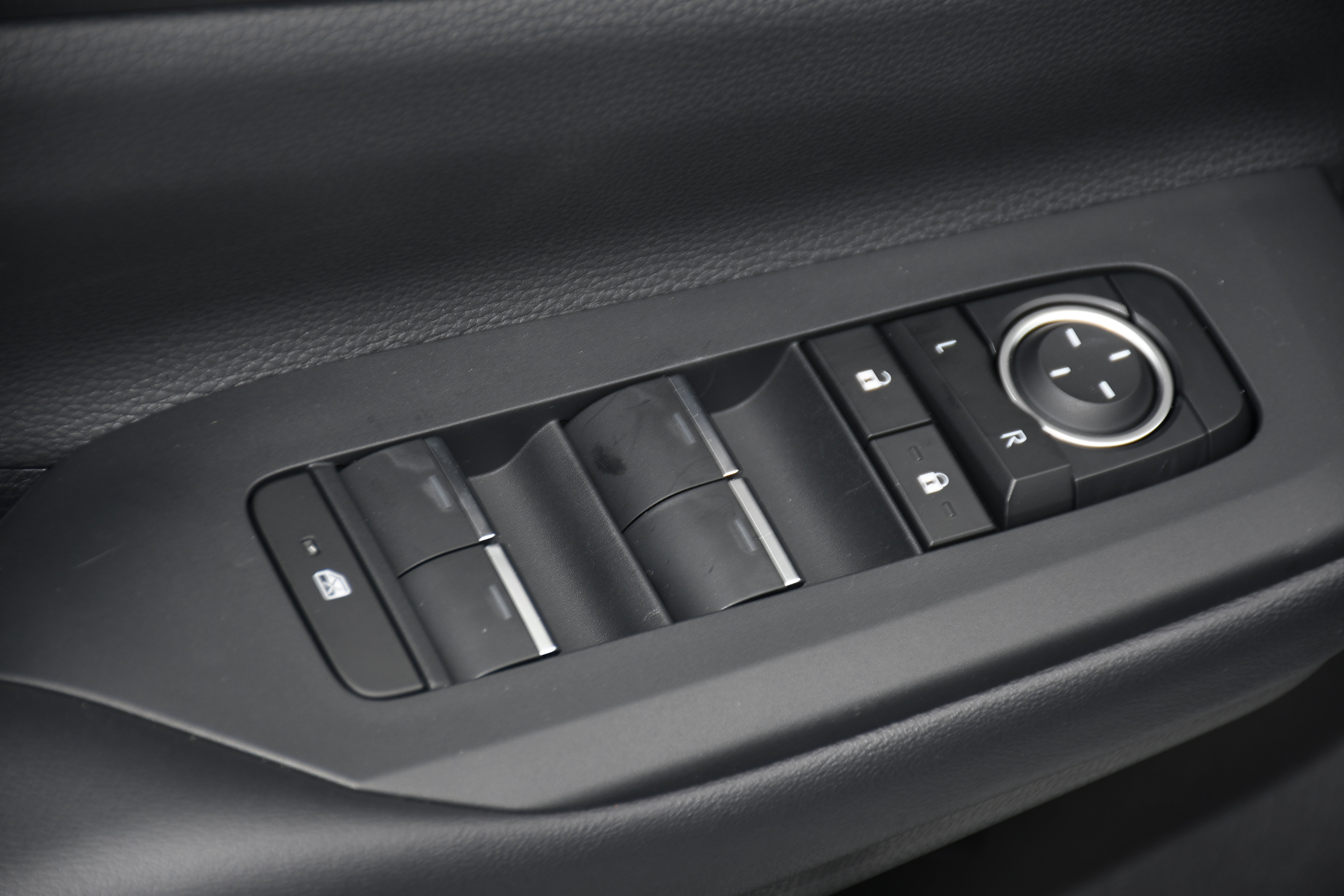 New 2026 Toyota Prius Plug-In Hybrid image 6