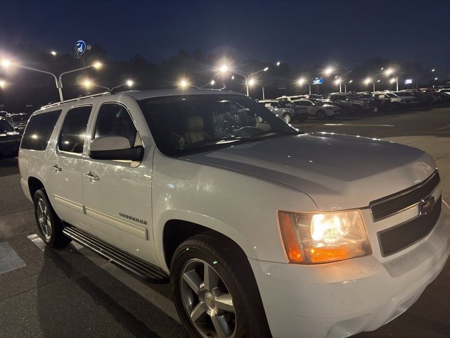 Used 2011 Chevrolet Suburban LT image 3