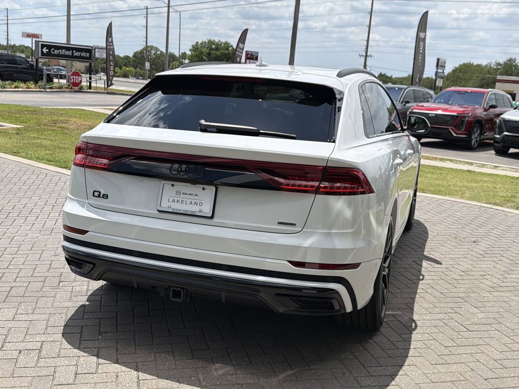 Used 2021 Audi Q8 Prestige AWD/4WD image 6