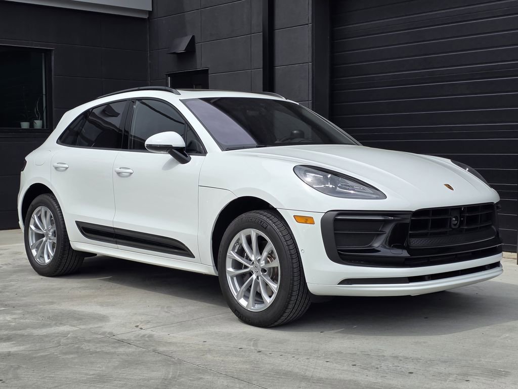Used 2025 Porsche Macan T image 6