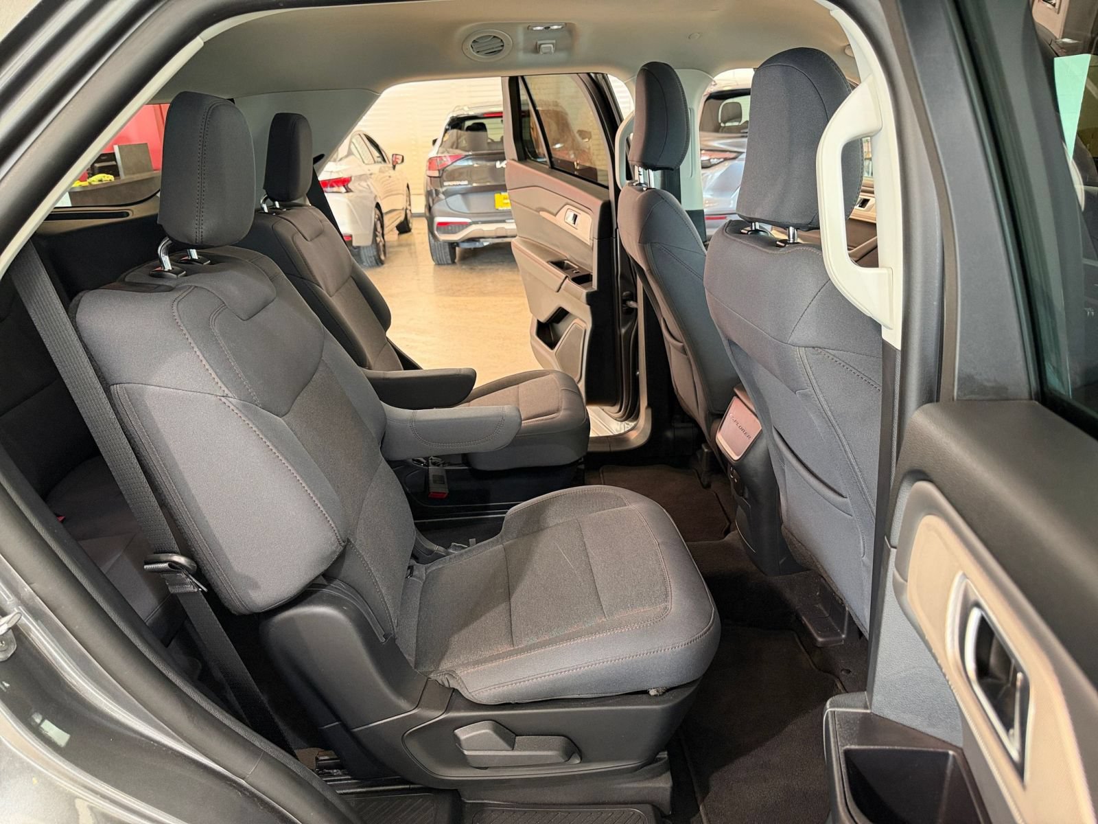 Used 2026 Ford Explorer Active AWD/4WD image 37