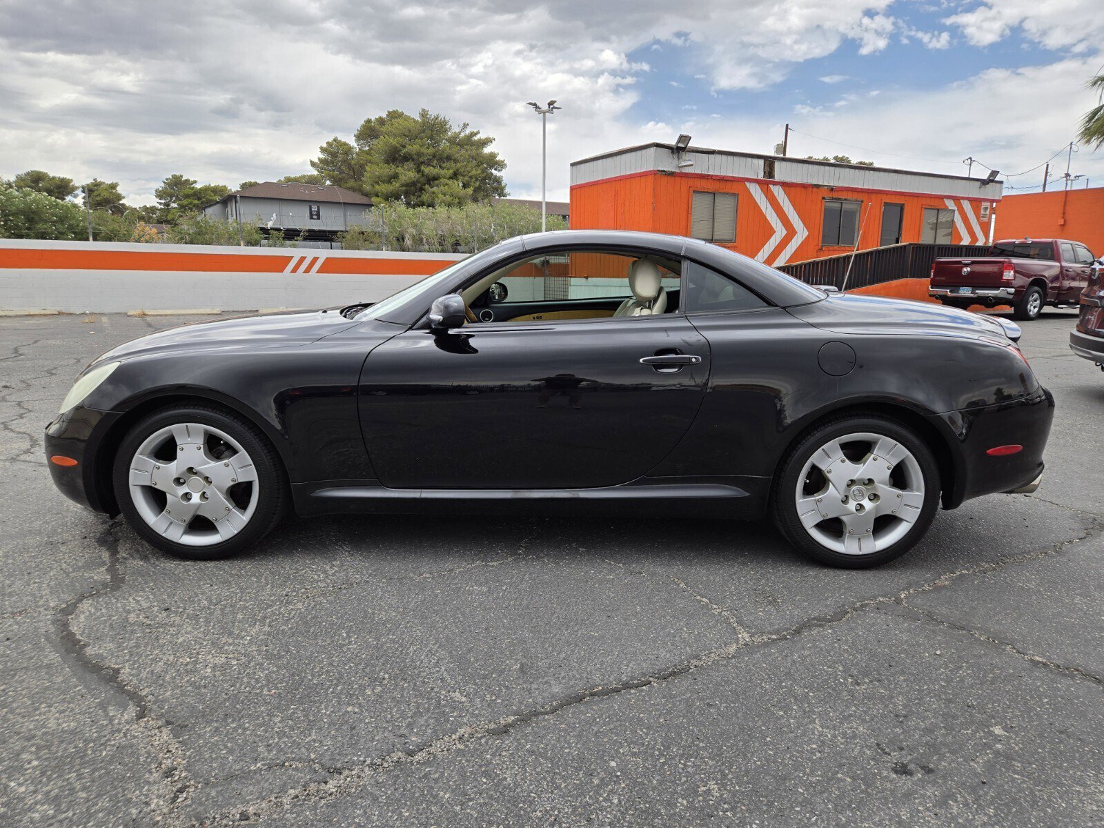 Used 2005 Lexus SC 430 Convertible image 2