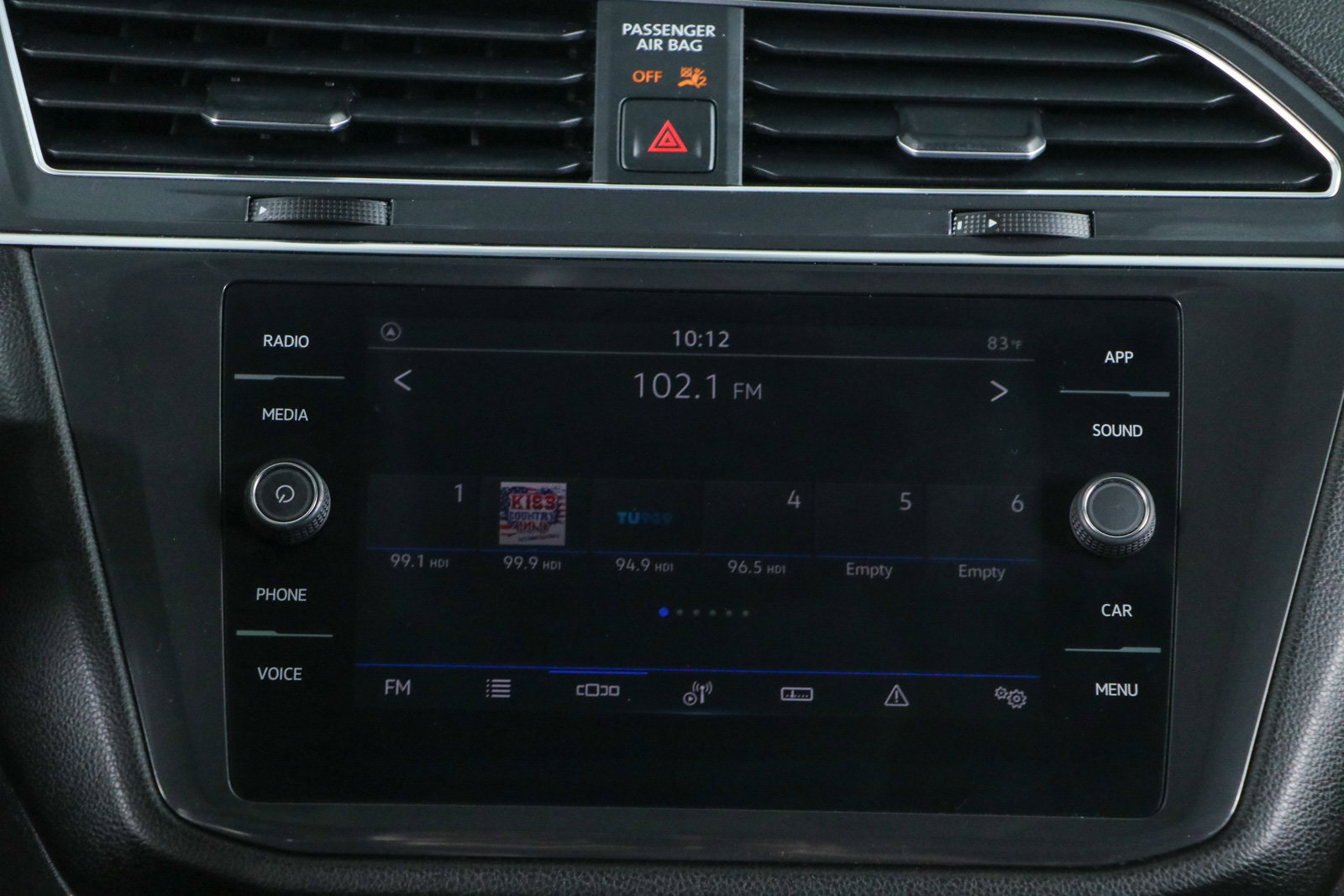 Used 2023 Volkswagen Tiguan SE w/ Panoramic Sunroof Package FWD image 19