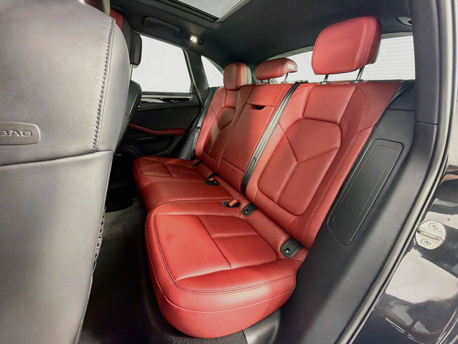 Certified 2024 Porsche Macan AWD/4WD image 23
