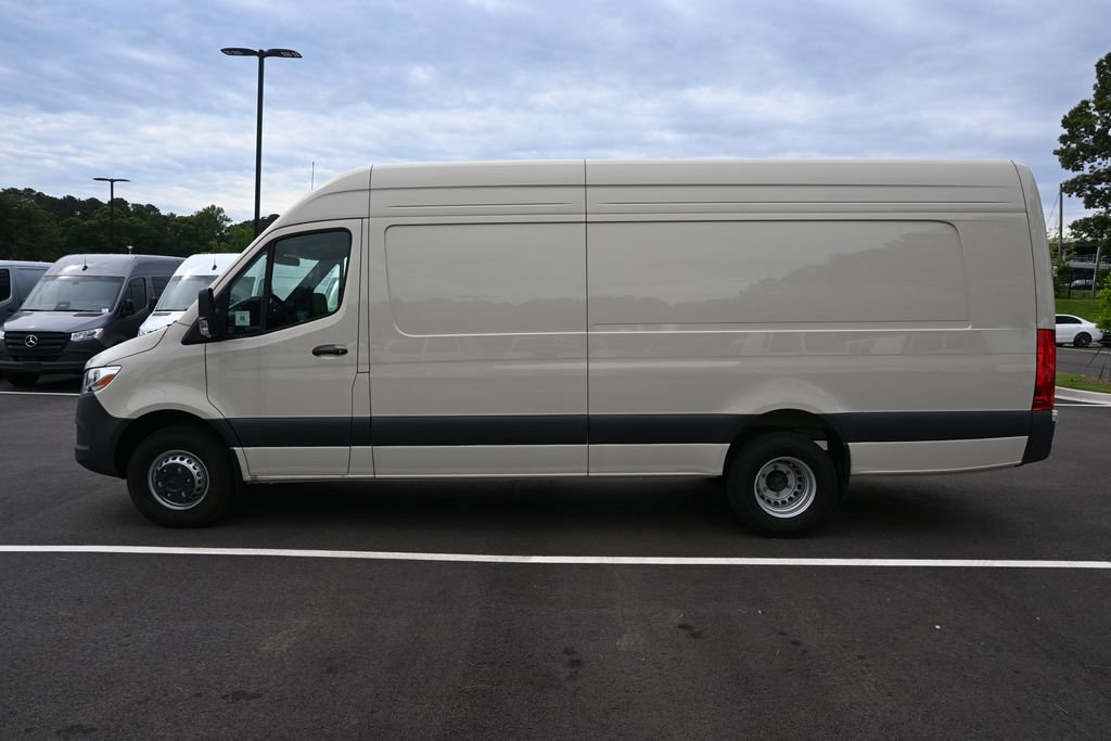 Used 2025 Mercedes-Benz Sprinter 3500 video 3