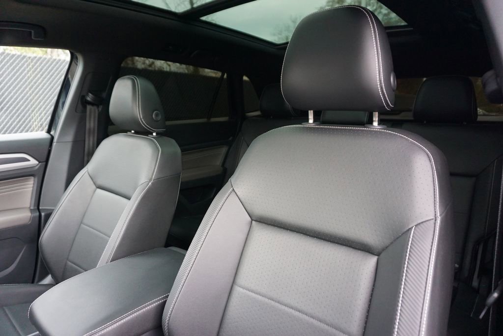 Used 2023 Volkswagen Atlas Cross Sport SEL R-Line image 11