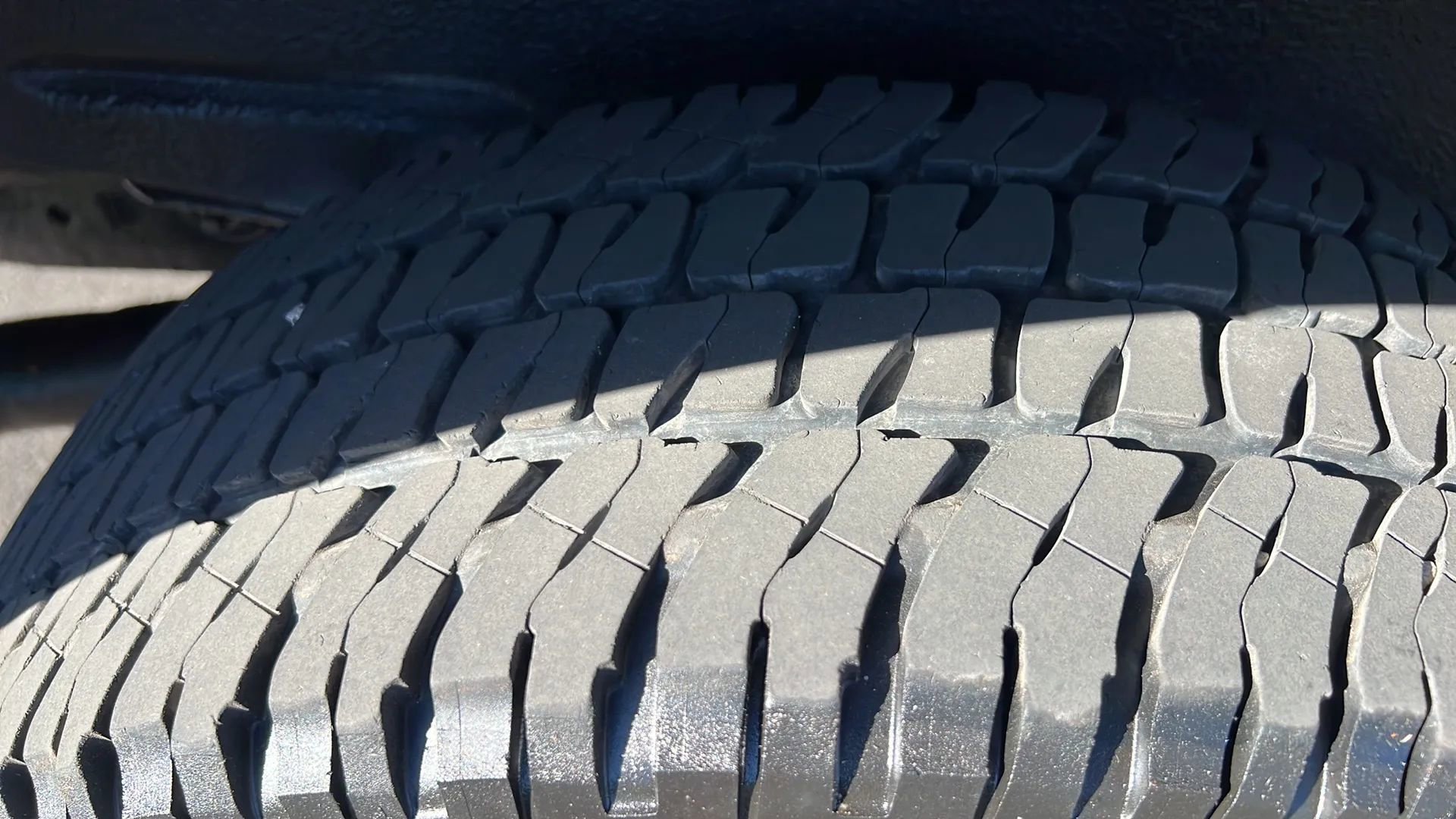 Used 2004 Ford Excursion Limited image 36