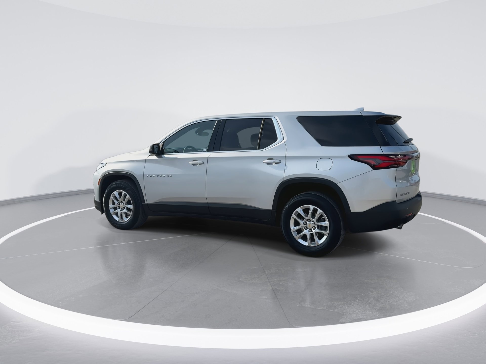 Used 2022 Chevrolet Traverse LS w/ LPO, Cargo Package image 7