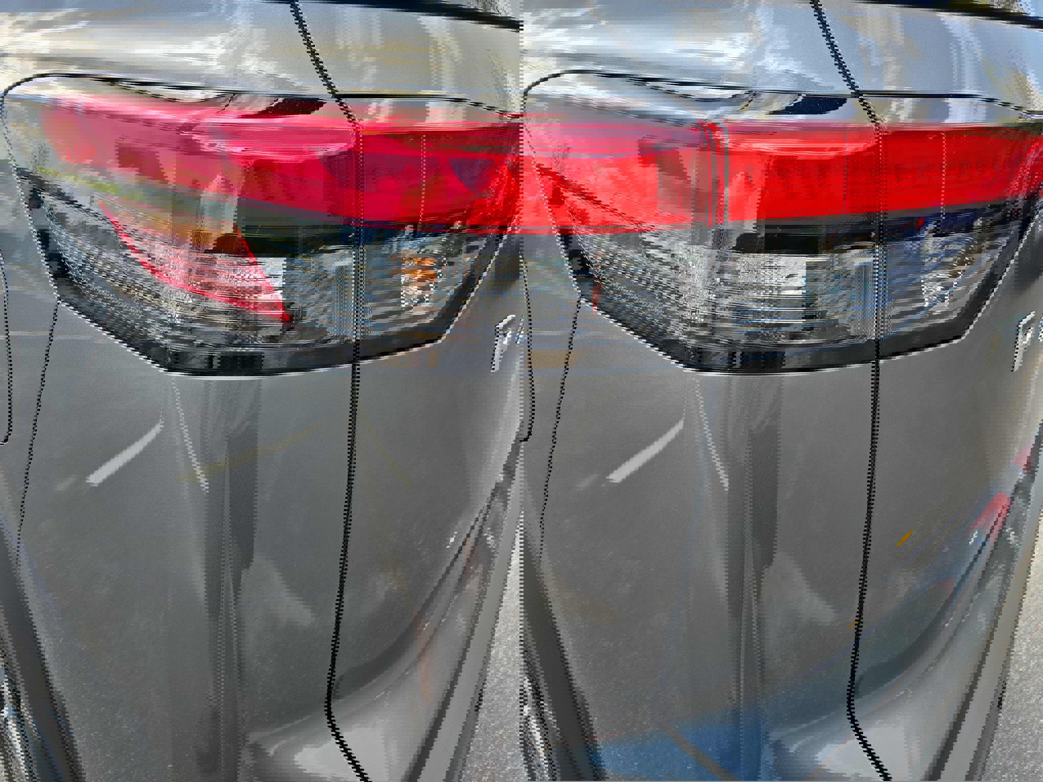 Used 2024 Nissan Pathfinder SV w/ SV Premium Package image 33