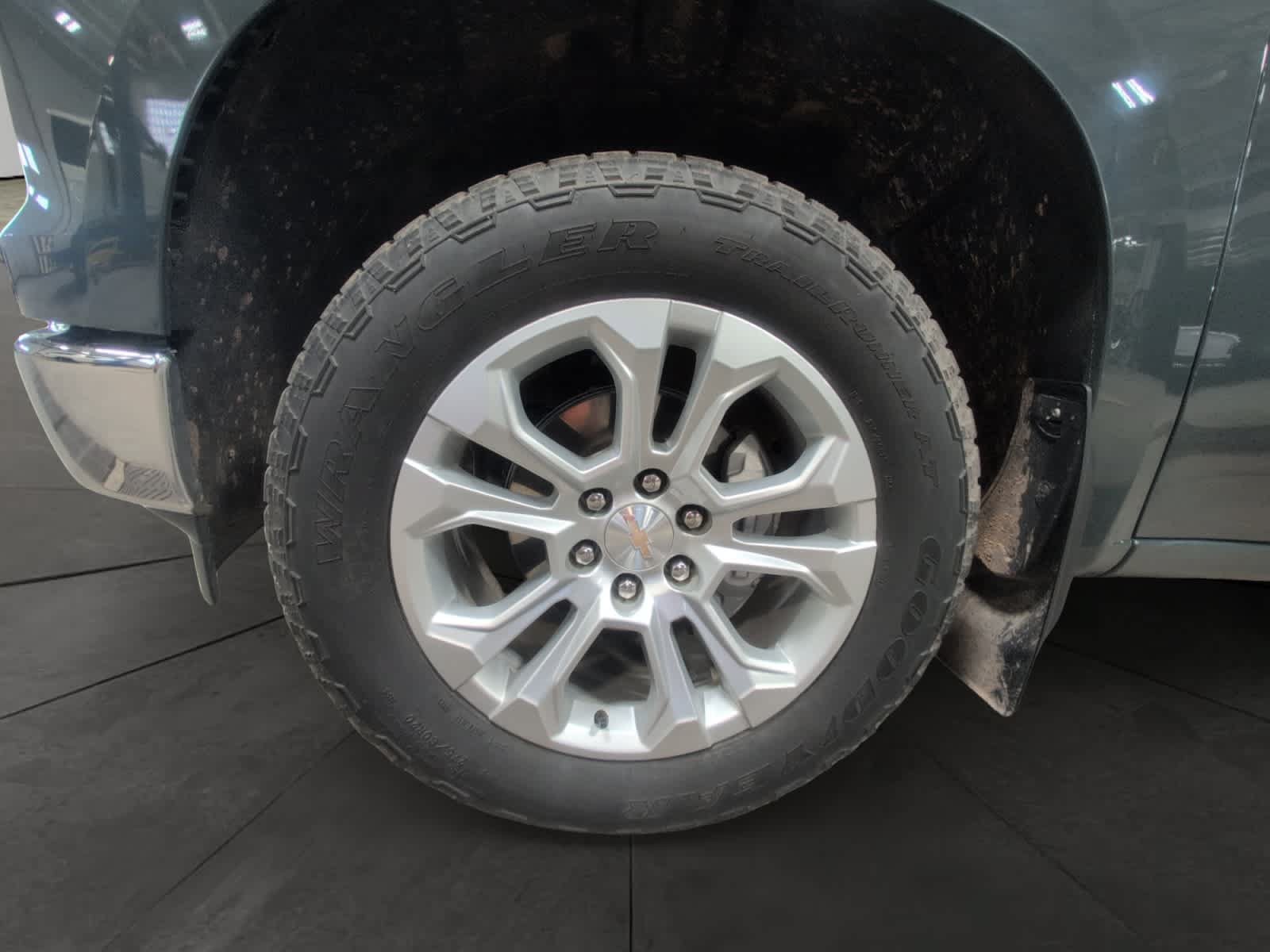 Used 2025 Chevrolet Silverado 1500 LTZ AWD/4WD image 14