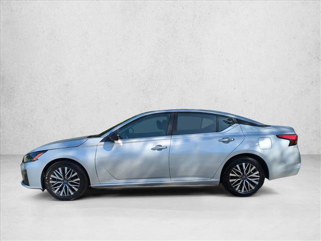 Used 2025 Nissan Altima 2.5 SV FWD image 9