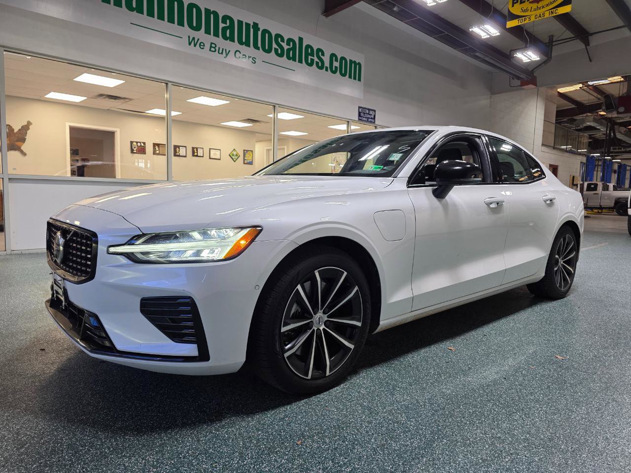 Used 2023 Volvo S60 T8 Plus AWD/4WD image 2