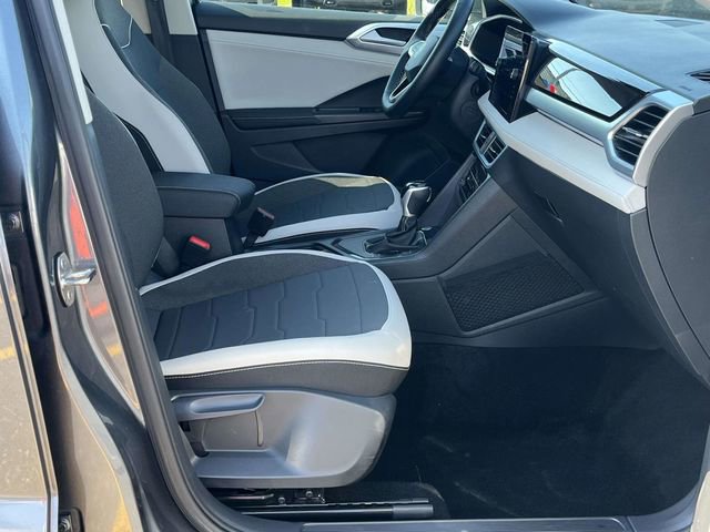 Used 2025 Volkswagen Taos SE image 23