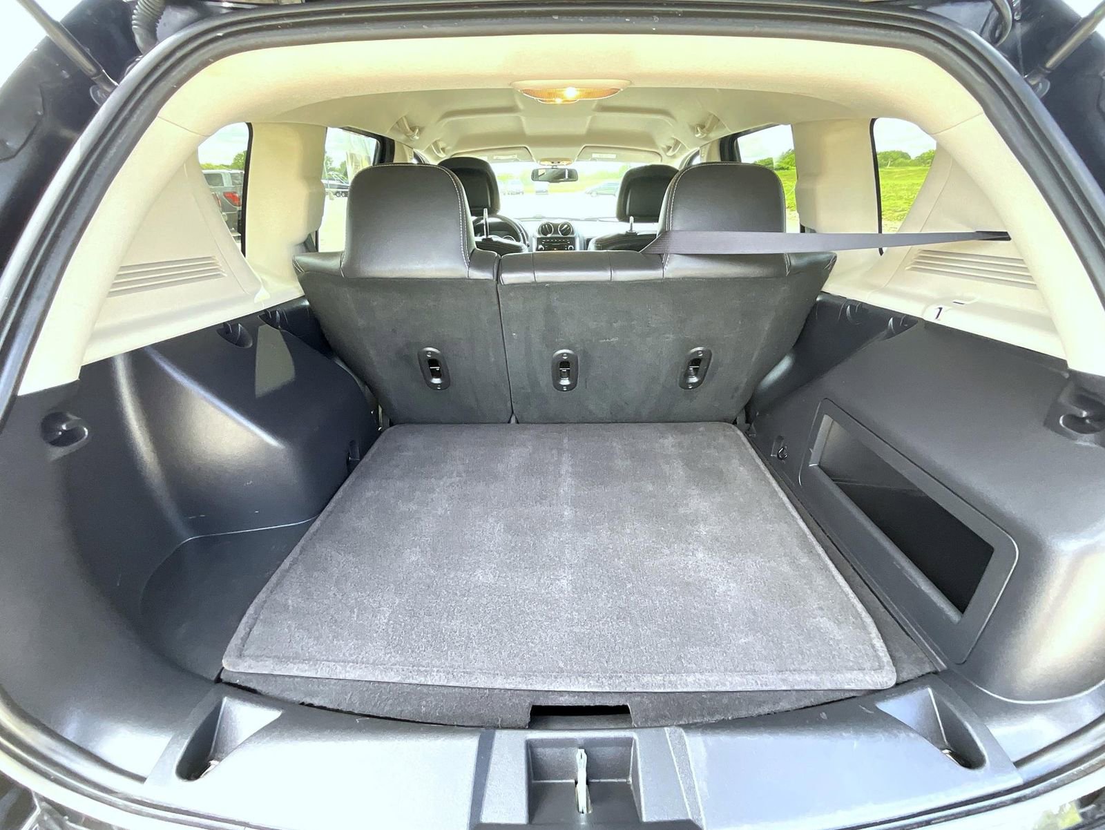 Used 2016 Jeep Compass Latitude FWD image 23