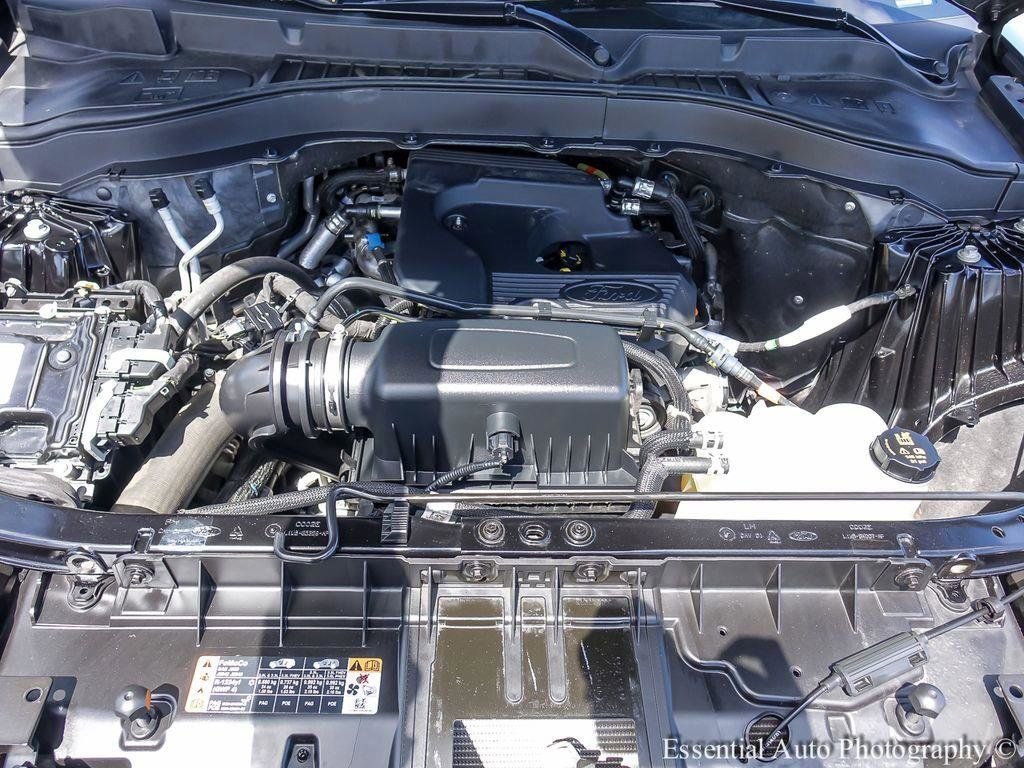 Used 2020 Ford Explorer XLT w/ Equipment Group 202A AWD/4WD image 29