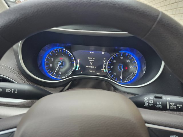 Used 2021 Chrysler Pacifica Touring image 19